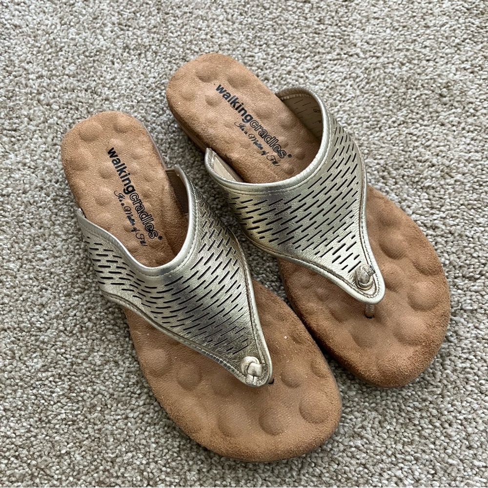 Walking‎ Cradles Metallic Gold Thong Leather Sandals Size 8 1/2